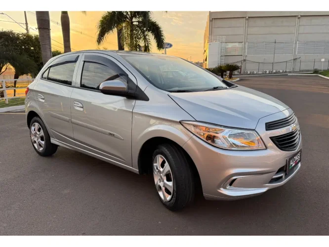 CHEVROLET Onix Hatch 1.0 4P FLEX LS, Foto 2