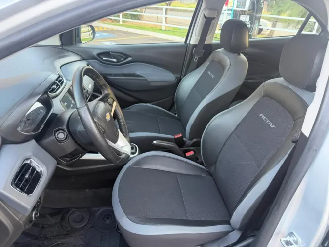CHEVROLET Onix Hatch 1.4 4P FLEX ACTIV AUTOM�TICO, Foto 9