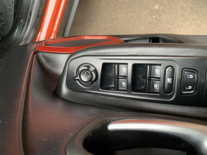 JEEP Renegade 2.0 16V 4P TURBO DIESEL TRAILHAWK 4X4 AUTOM�TICO, Foto 3