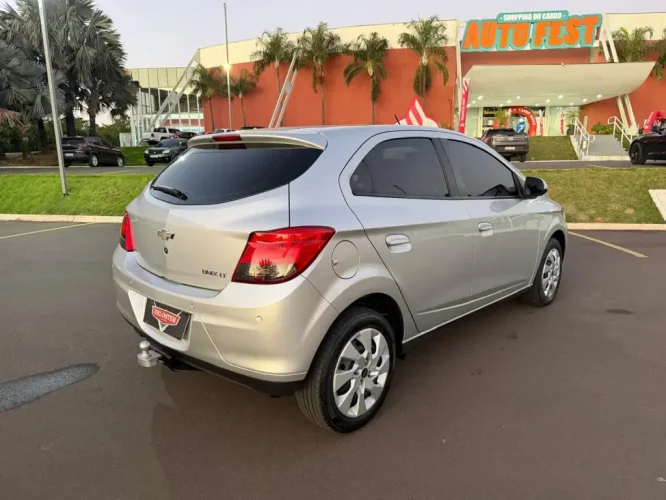 CHEVROLET Onix Hatch 1.4 4P FLEX LT, Foto 5