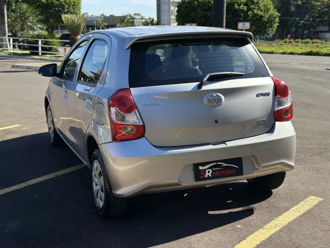 TOYOTA Etios Hatch 1.3 16V 4P FLEX X AUTOM�TICO, Foto 2