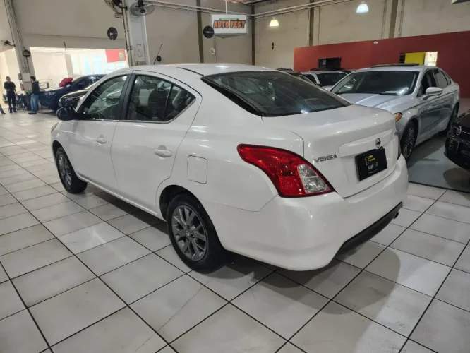 NISSAN Versa Sedan 1.6 16V 4P FLEX SV, Foto 3