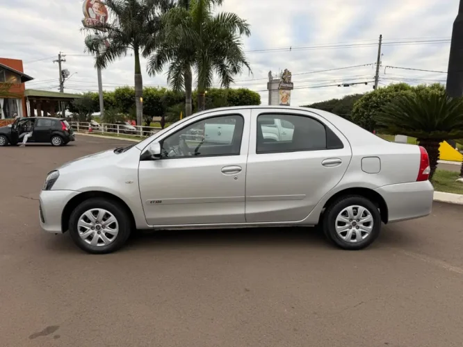 TOYOTA Etios Sedan 1.5 16V 4P FLEX X AUTOM�TICO, Foto 3