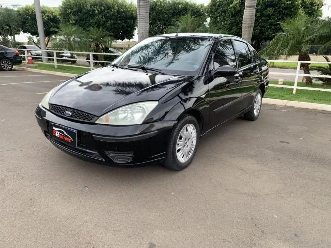FORD Focus Sedan 1.6 4P GLX, Foto 1