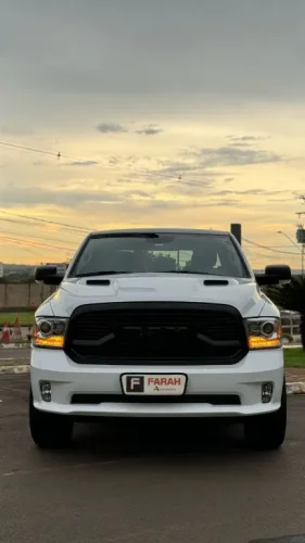 RAM 1500 5.7 V8 CLASSIC LARAMIE CABINE DUPLA 4X4 AUTOMTICO, Foto 3