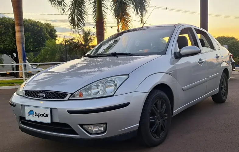 FORD Focus Sedan 2.0 16V 4P GHIA, Foto 1