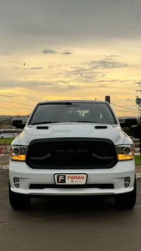RAM 1500 5.7 V8 CLASSIC LARAMIE CABINE DUPLA 4X4 AUTOMTICO, Foto 2