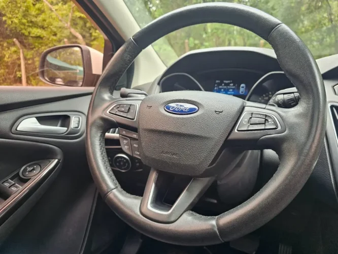 FORD Focus Hatch 2.0 16V 4P TITANIUM PLUS FLEX, Foto 10