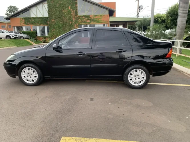 FORD Focus Sedan 1.6 4P GLX, Foto 9