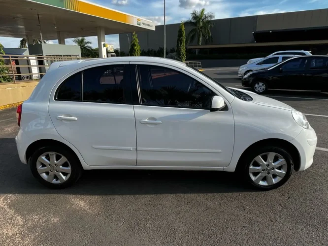 NISSAN March 1.6 16V 4P SV FLEX, Foto 4