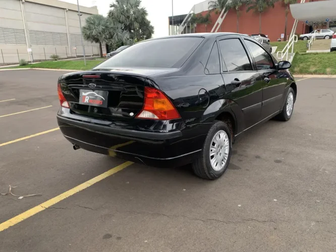 FORD Focus Sedan 1.6 4P GLX, Foto 6