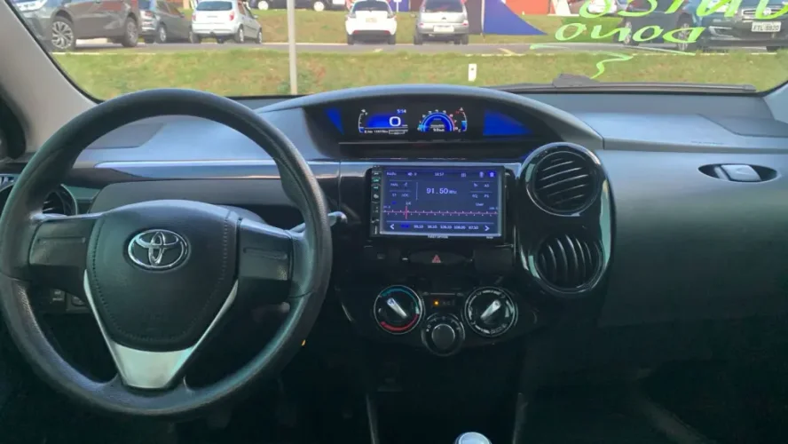 TOYOTA Etios Hatch 1.3 16V 4P FLEX, Foto 8