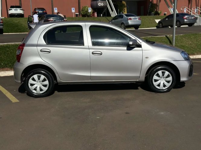 TOYOTA Etios Hatch 1.3 16V 4P FLEX X AUTOM�TICO, Foto 4