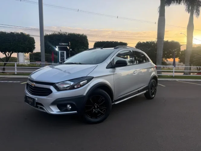 CHEVROLET Onix Hatch 1.4 4P FLEX ACTIV AUTOM�TICO, Foto 3