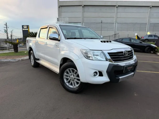 TOYOTA Hilux Caminhonete 3.0 4P 4X4 SRV TURBO DIESEL CABINE DUPLA AUTOM�TICO, Foto 3