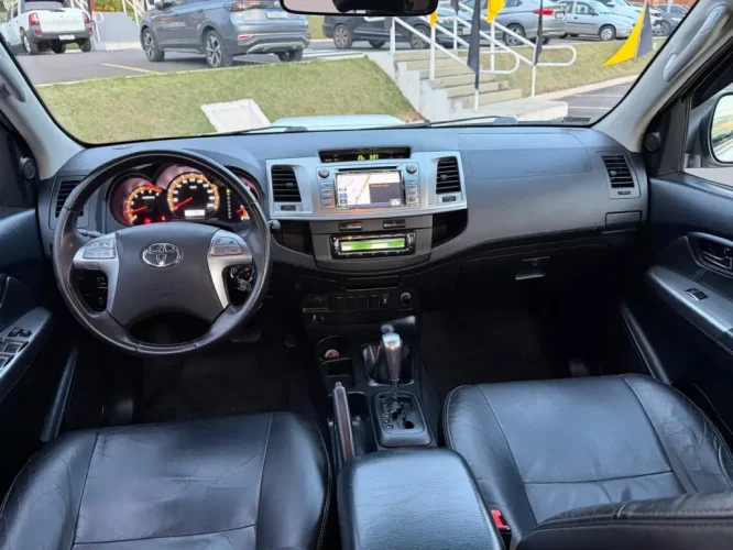 TOYOTA Hilux Caminhonete 3.0 4P 4X4 SRV TURBO DIESEL CABINE DUPLA AUTOM�TICO, Foto 6