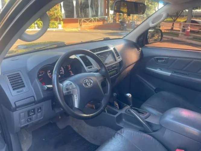 TOYOTA Hilux Caminhonete 3.0 4P 4X4 SRV TURBO DIESEL CABINE DUPLA AUTOM�TICO, Foto 9