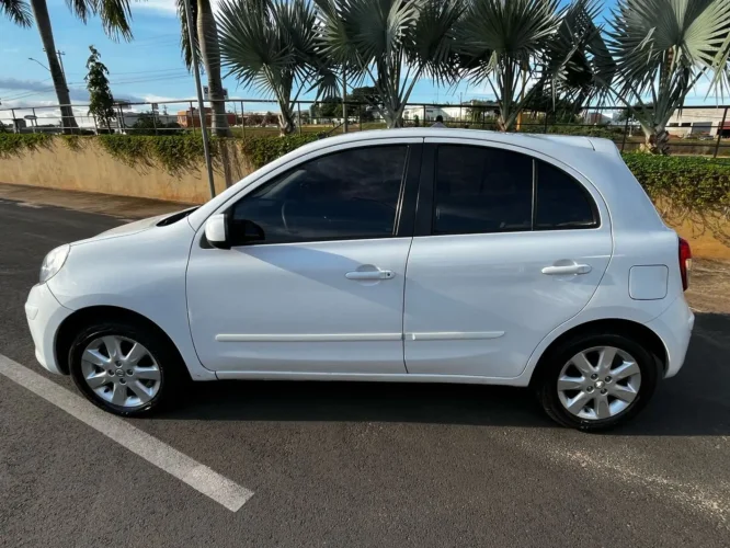 NISSAN March 1.6 16V 4P SV FLEX, Foto 8