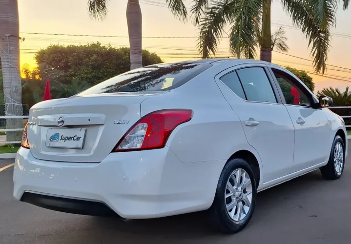 NISSAN Versa Sedan 1.6 16V 4P FLEX SV, Foto 4