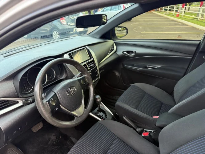 TOYOTA Yaris Hatch 1.5 16V 4P FLEX XL PLUS CONNECT MULTIDRIVE AUTOM�TICO CVT, Foto 5