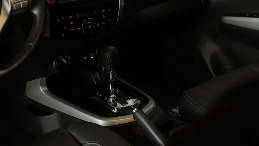 NISSAN Frontier 2.3 16V XE 4X4 CABINE DUPLA BI-TURBO DIESEL AUTOM�TICO, Foto 13