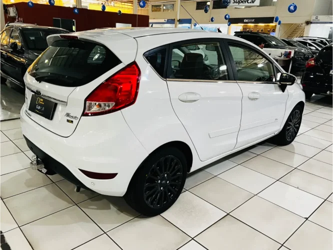 FORD Fiesta Hatch 1.6 16V 4P FLEX TITANIUM POWERSHIFT AUTOM�TICO, Foto 4