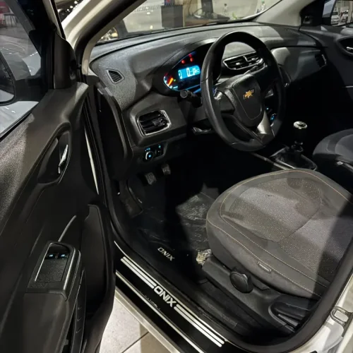 CHEVROLET Onix Hatch 1.4 4P FLEX LT, Foto 8