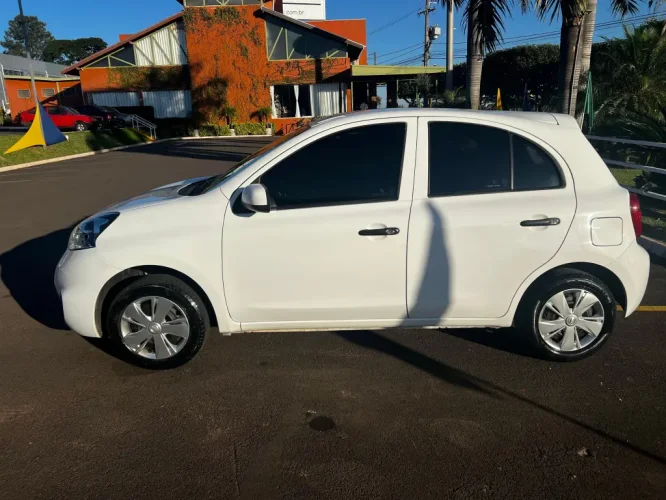 NISSAN March 1.0 12V 4P S FLEX, Foto 9