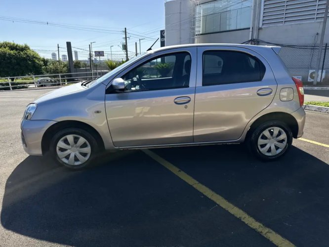 TOYOTA Etios Hatch 1.3 16V 4P FLEX X AUTOM�TICO, Foto 6