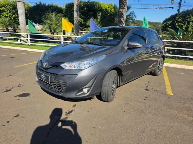 TOYOTA Yaris Hatch 1.3 16V 4P FLEX XL, Foto 2