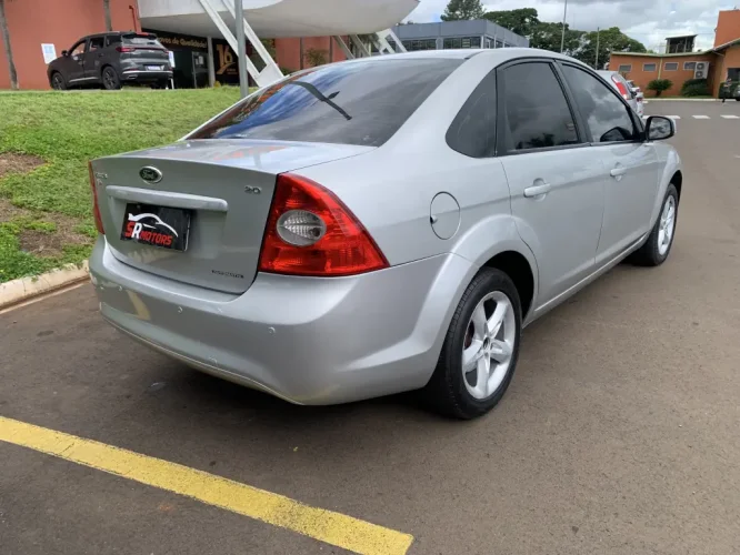 FORD Focus Sedan 2.0 16V 4P GLX AUTOM�TICO, Foto 2