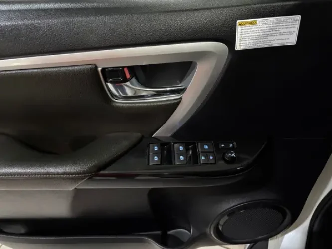 TOYOTA Hilux SW4 2.8 4P SRX 4X4 TURBO DIESEL AUTOM�TICO, Foto 15