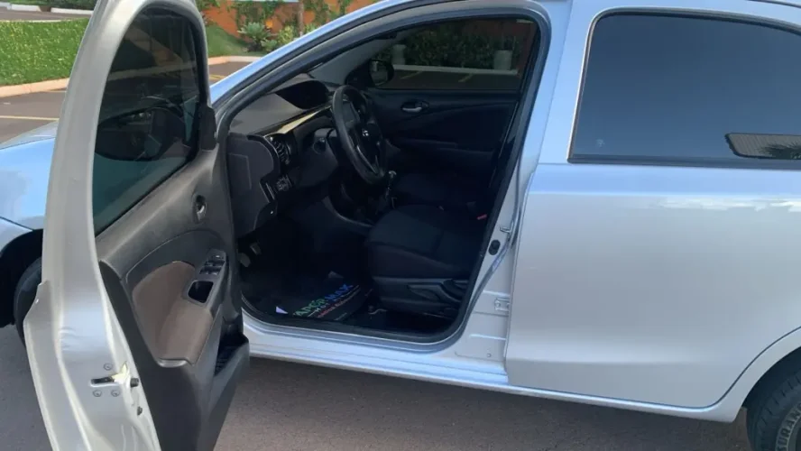 TOYOTA Etios Hatch 1.3 16V 4P FLEX, Foto 5