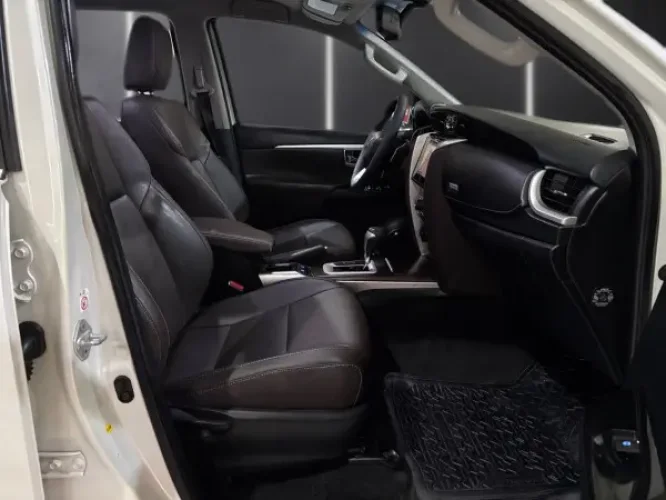 TOYOTA Hilux SW4 2.8 4P SRX 4X4 TURBO DIESEL AUTOM�TICO, Foto 10