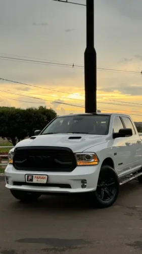 RAM 1500 5.7 V8 CLASSIC LARAMIE CABINE DUPLA 4X4 AUTOMTICO, Foto 6