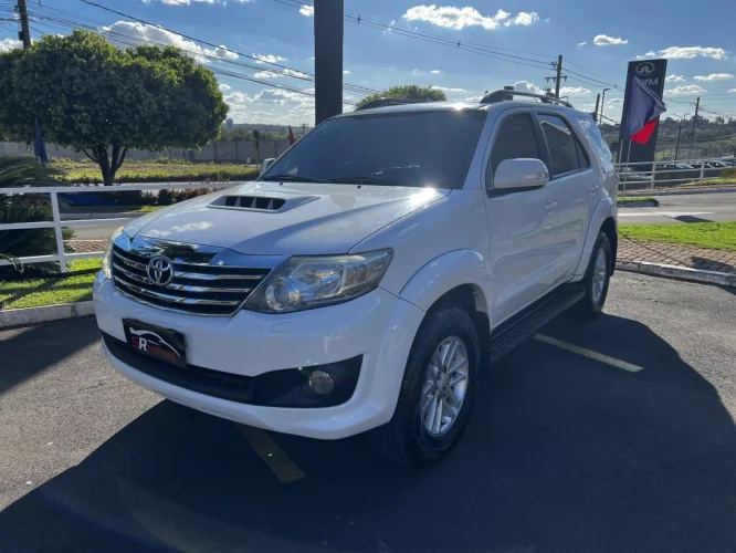 TOYOTA Hilux SW4 3.0 16V 4P SRV 4X4 7 LUGARES TURBO DIESEL AUTOM�TICO, Foto 1