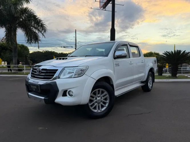 TOYOTA Hilux Caminhonete 3.0 4P 4X4 SRV TURBO DIESEL CABINE DUPLA AUTOM�TICO, Foto 1