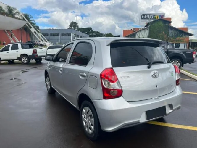 TOYOTA Etios Hatch 1.3 16V 4P FLEX X, Foto 6