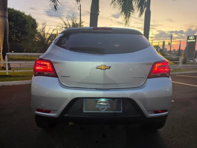 CHEVROLET Onix Hatch 1.4 4P FLEX LTZ, Foto 6