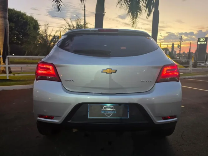 CHEVROLET Onix Hatch 1.4 4P FLEX LTZ, Foto 6