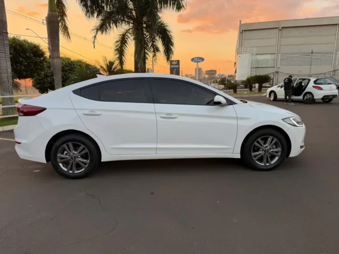 HYUNDAI Elantra 2.0 16V 4P FLEX GLS AUTOM�TICO, Foto 2