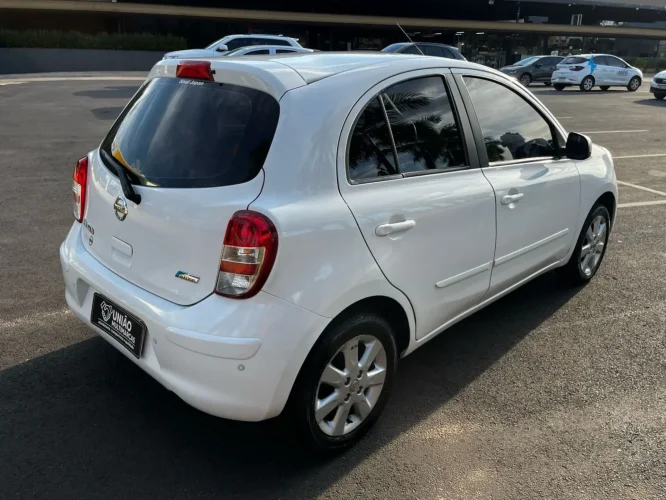 NISSAN March 1.6 16V 4P SV FLEX, Foto 5