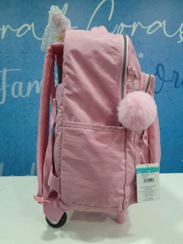 MOCHILA COM CARRINHO ROSA.