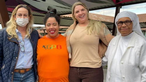 GPB doa mais de 700 camisetas para instituio de caridade de Piraju