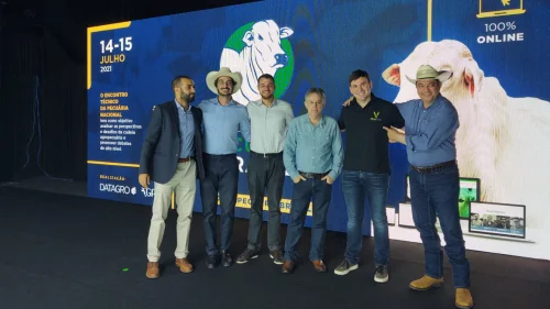 Com a participao de produtores e da indstria, 1 Frum Pecuria Brasil integra os elos da pecuria nacional