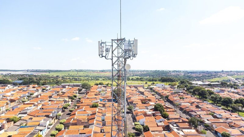 TELECOMUNICA��ES  (A n�1 do Brasil)
