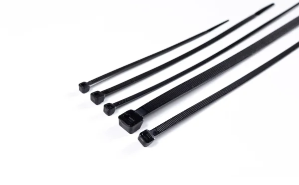 ABRACADEIRA EM NYLON 4,8MM X 120MM 100 UNIDADES COR PRETA