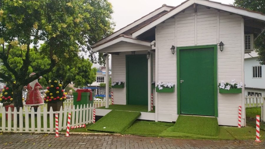 CASINHA DO PAPAI NOEL ENCANTA FAM�LIAS EM DOIS VIZINHOS