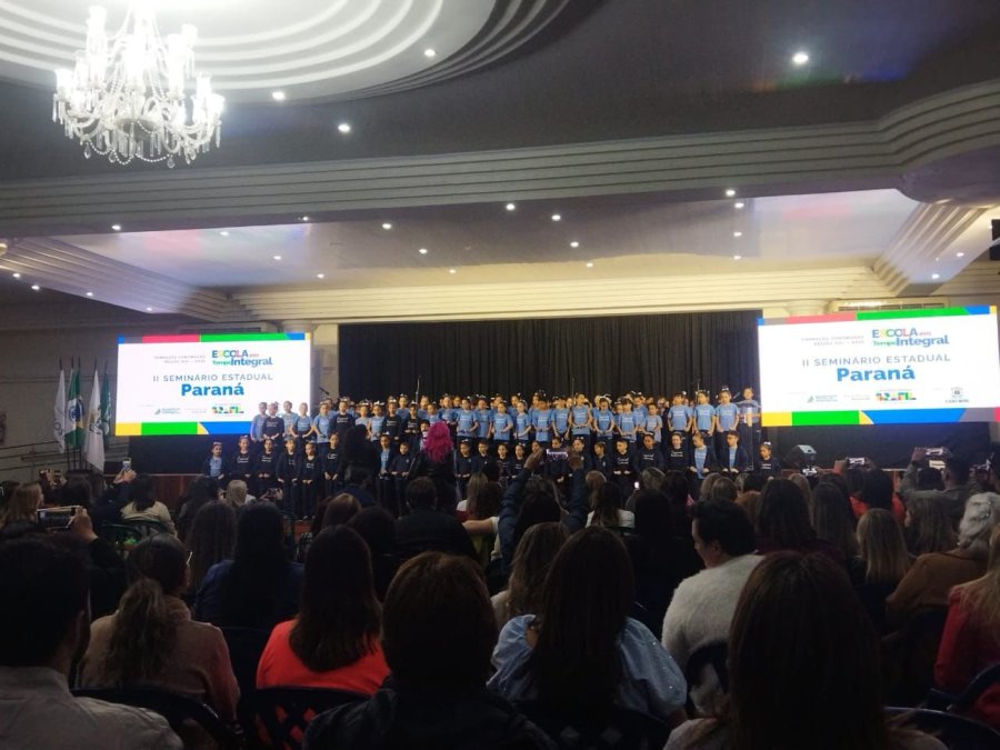 DOIS VIZINHOS PARTICIPA DE SEMIN�RIO ESTADUAL SOBRE ESCOLA EM TEMPO INTEGRAL