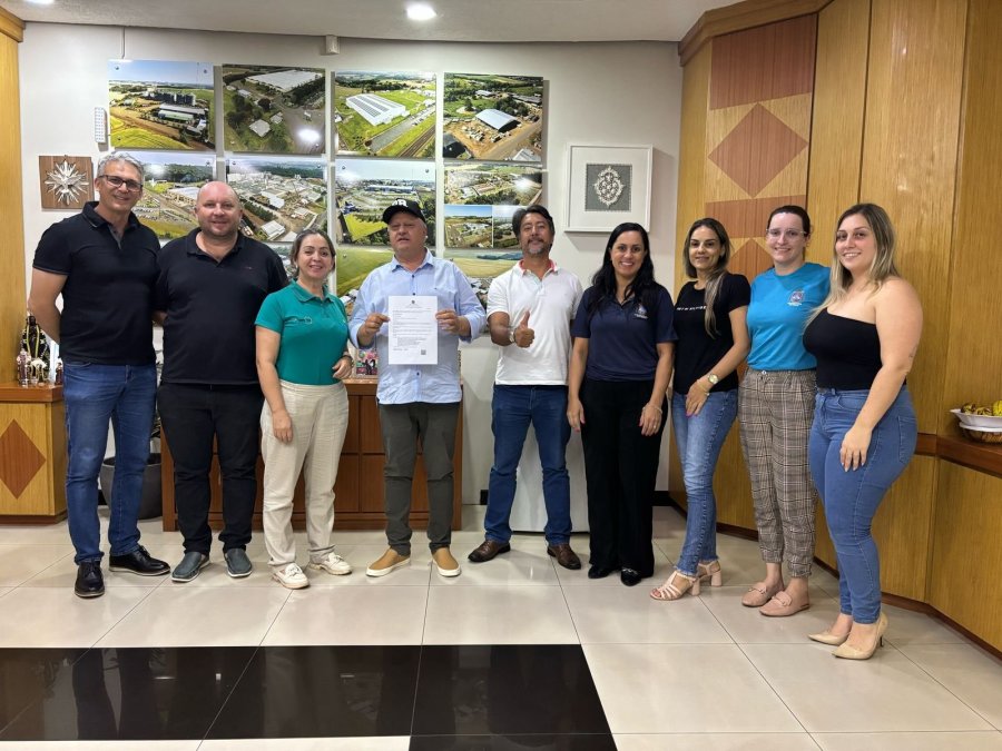 DOIS VIZINHOS FAZ HIST�RIA: SA�DE NATURAL E AGRICULTURA FAMILIAR UNIDAS EM PROJETO INOVADOR!